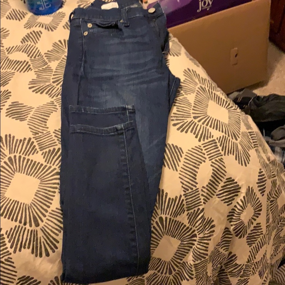 Skinny dark blue jeans